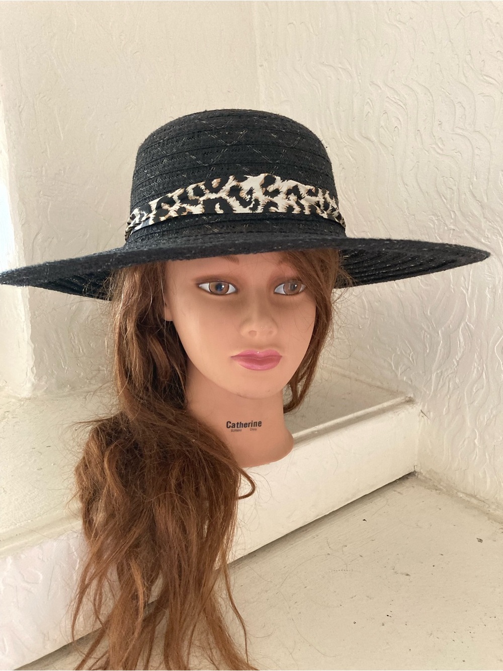 NWOT black wide, brim, patterned hat with leopard decorative band one size
